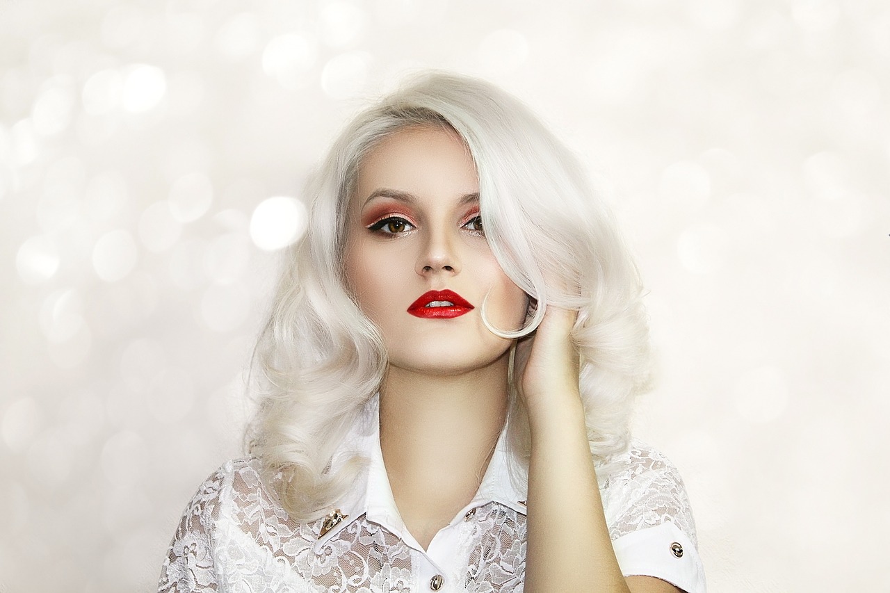 时尚魅力与个性风采的完美融合,最新款丝巾展示独特风采