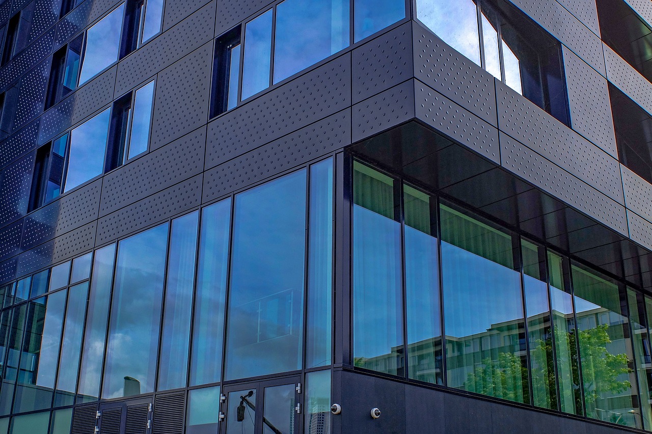 最新聚脲喷涂技术引领建筑和工业涂层新篇章