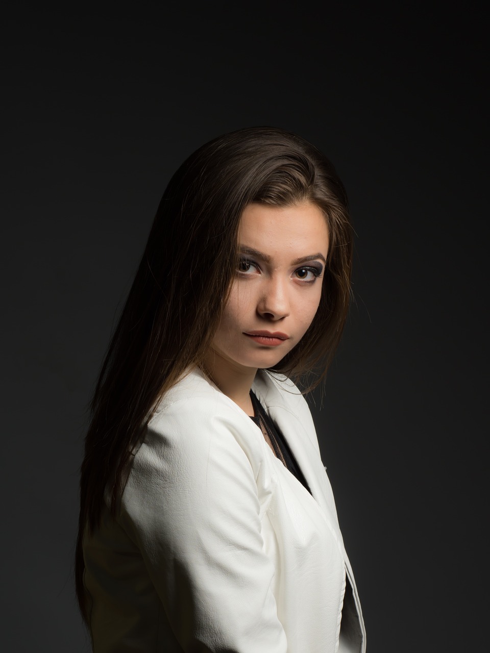 王琳最新图片展现魅力与时尚风采