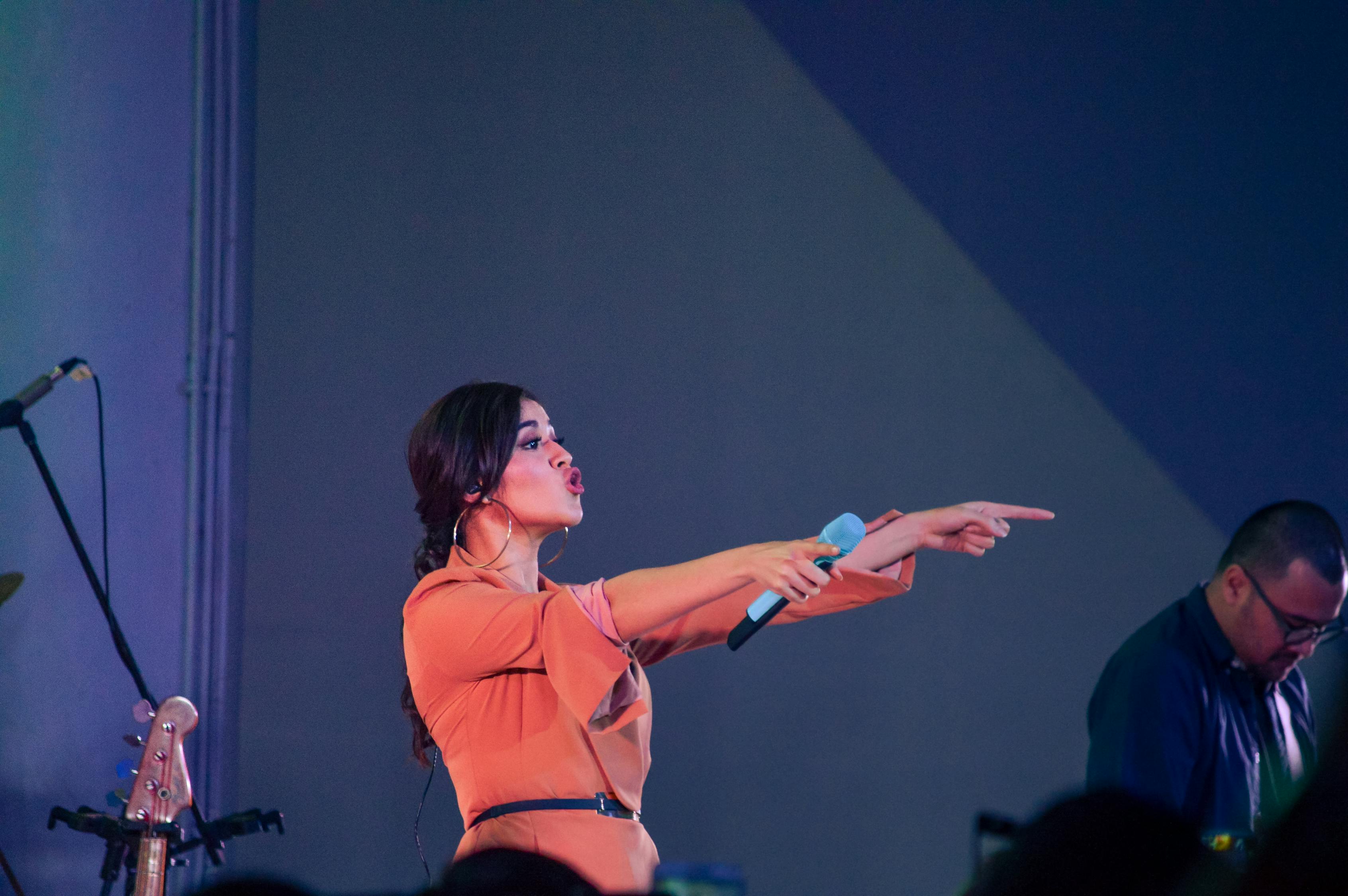 徐雅最新热舞引爆舞台,引领潮流新风尚