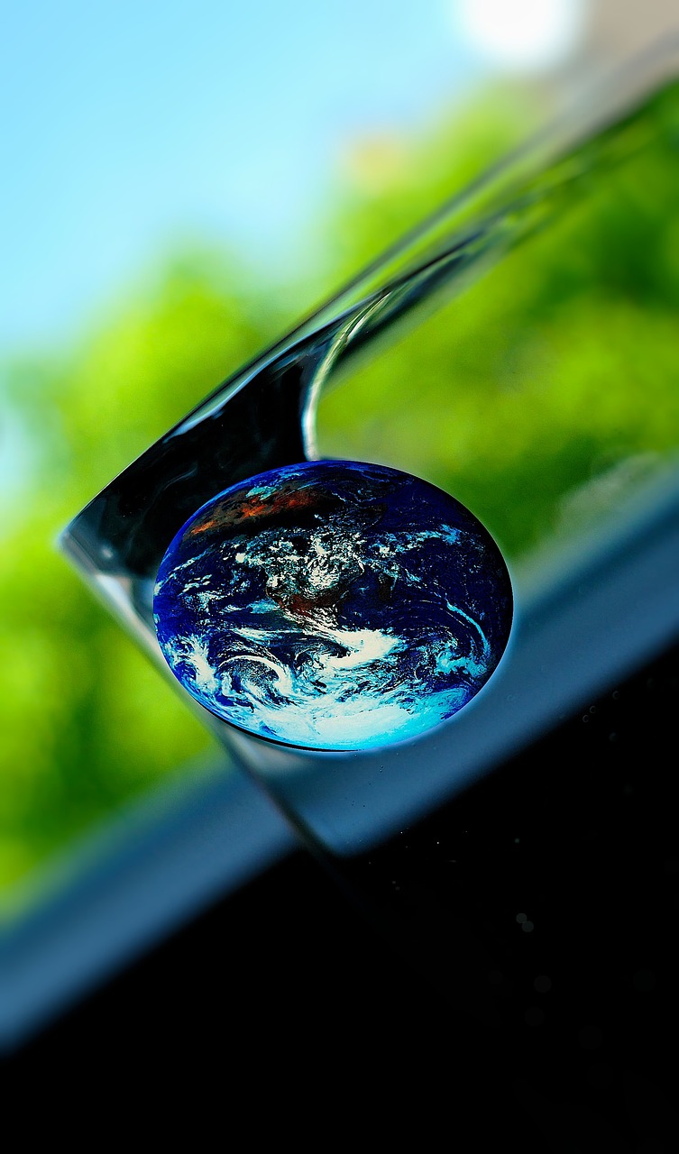 最新地球颜色揭示自然之美与环保紧迫性挑战