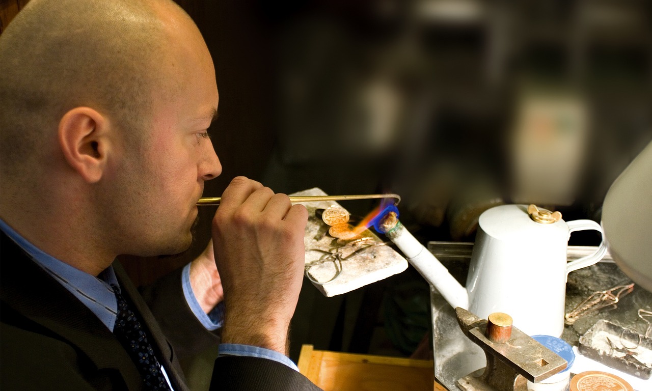 霉霉最新照片展现音乐与时尚完美融合的动态风采